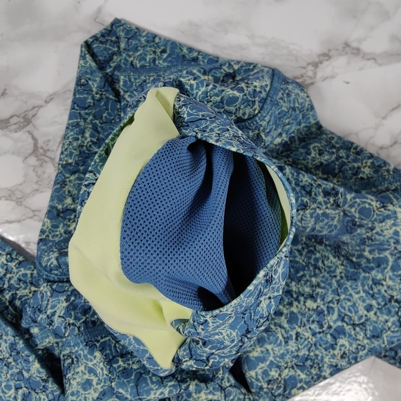 Under Armour Blue Green Patterned Leggings Size XS - Picture 7 of 7